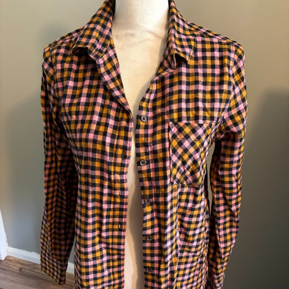 EUC Old Navy plaid flannel shirt size S